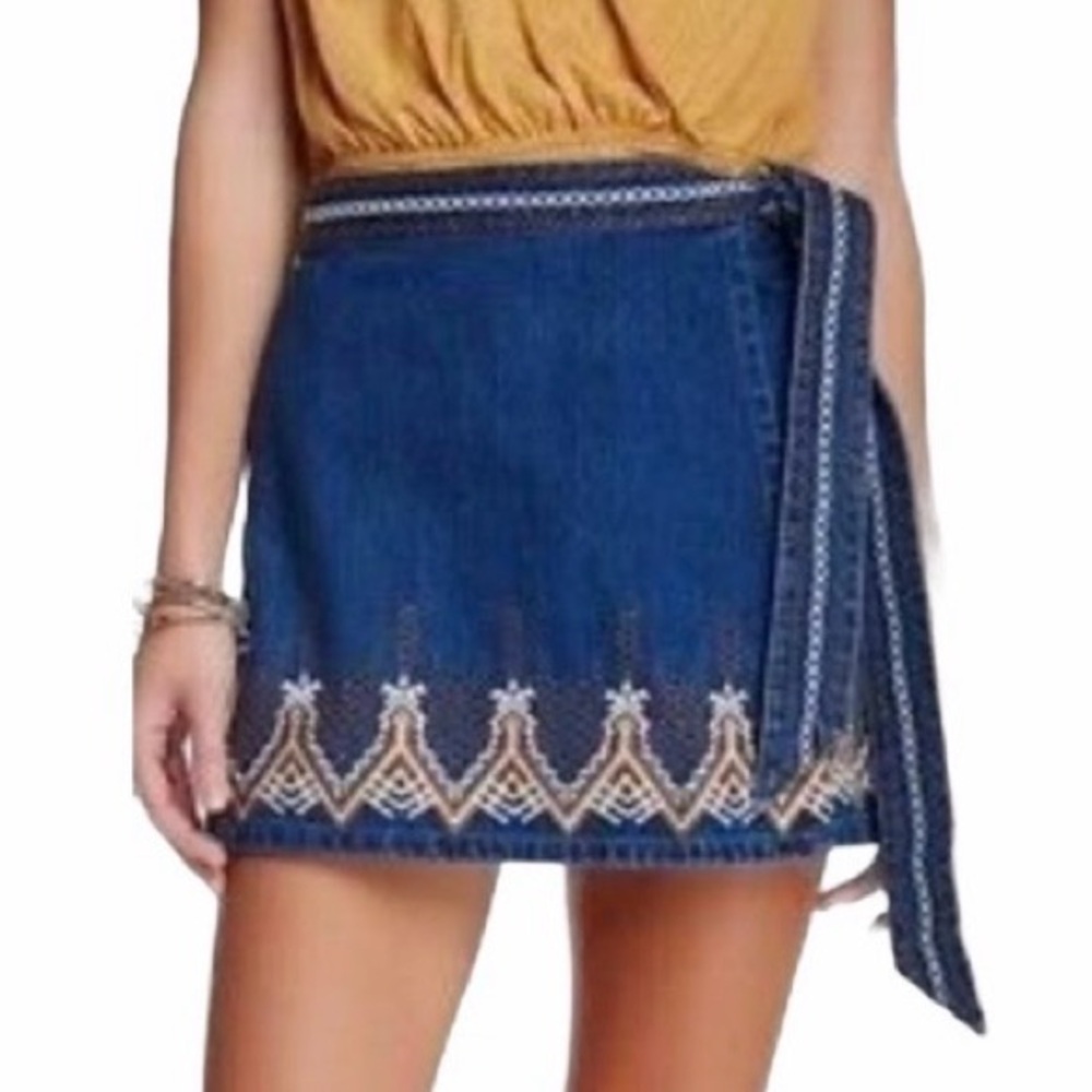 FREE PEOPLE Denim Wrap Mini Skirt with Embroidery Detailing. Size 8